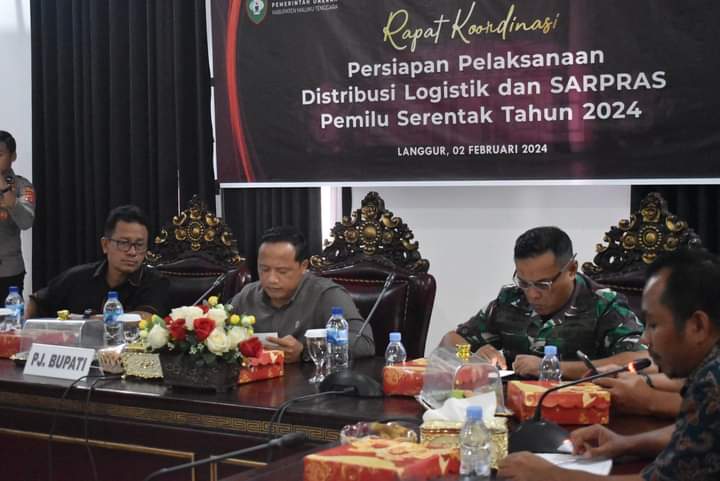 PJ Bupati Maluku Tenggara Pimpin Rakor Persiapan Pelaksanaan Distribusi Logistik & Sarpras Pemilu Serentak 2024