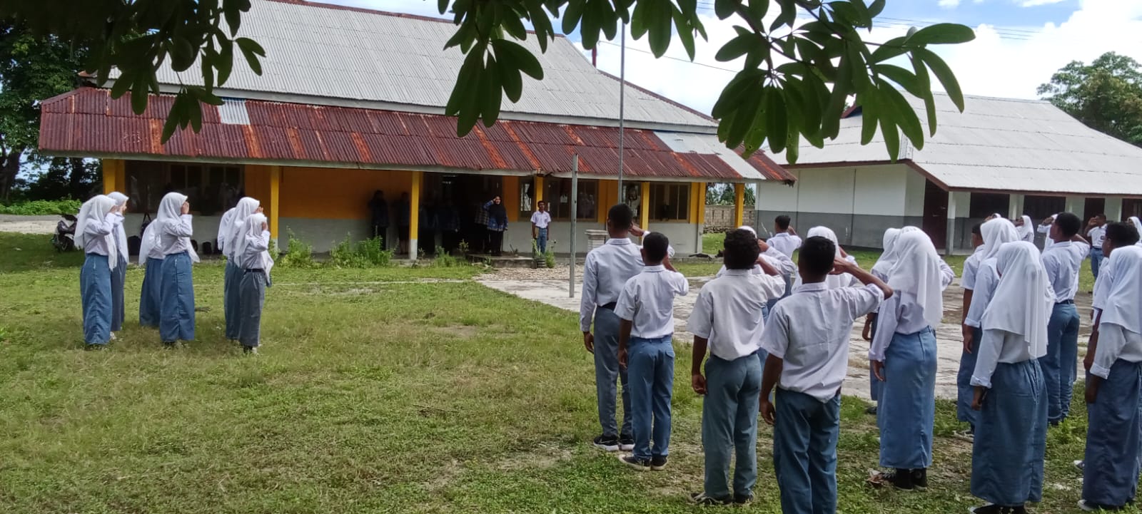 SMA Negeri 2 Tual Gelar Upacara Peringatan Hari Pendidikan Nasional  Tahun 2024