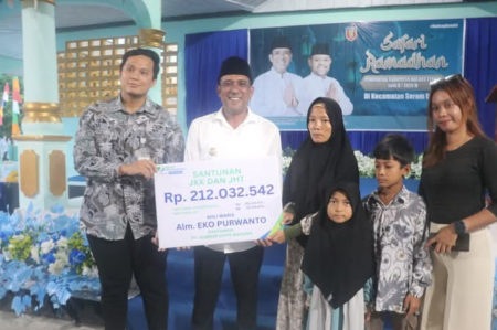 Safari Ramadhan Di Kecamatan Seram Utara Barat Bupati Malteng Serahkan Bantuan Fisik Senilai 2,212 Milyar Rupiah