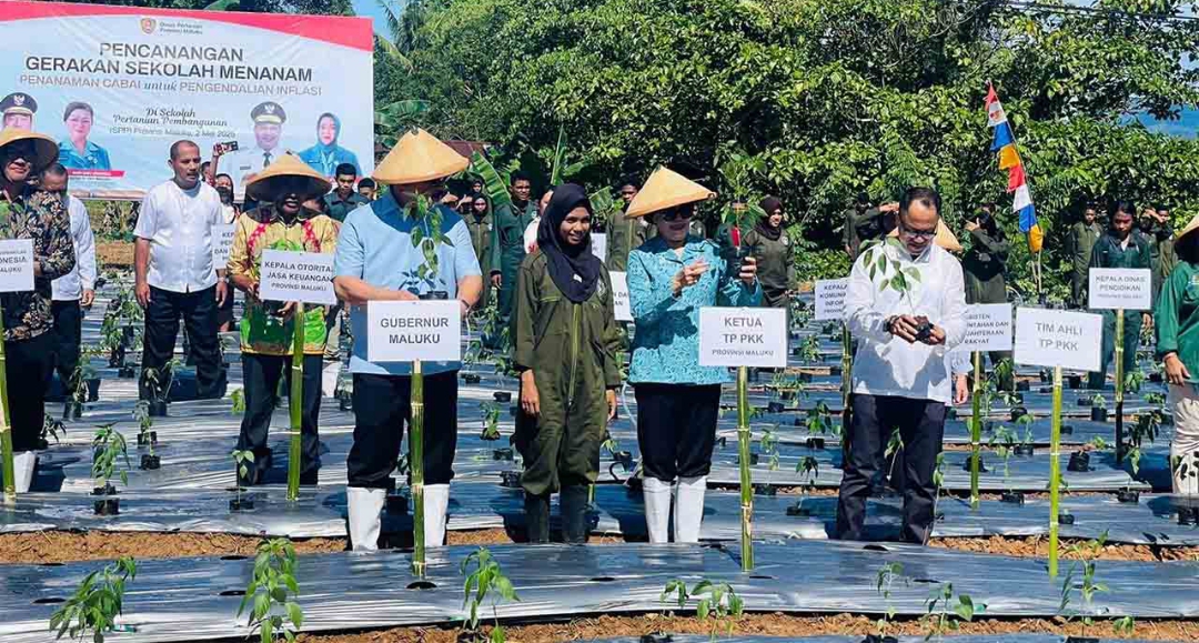 Upacara Hardiknas 2025 Gubernur Canangkan Gerakan Tanam Cabai Secara Serentak di SMA – SMK Se Maluku