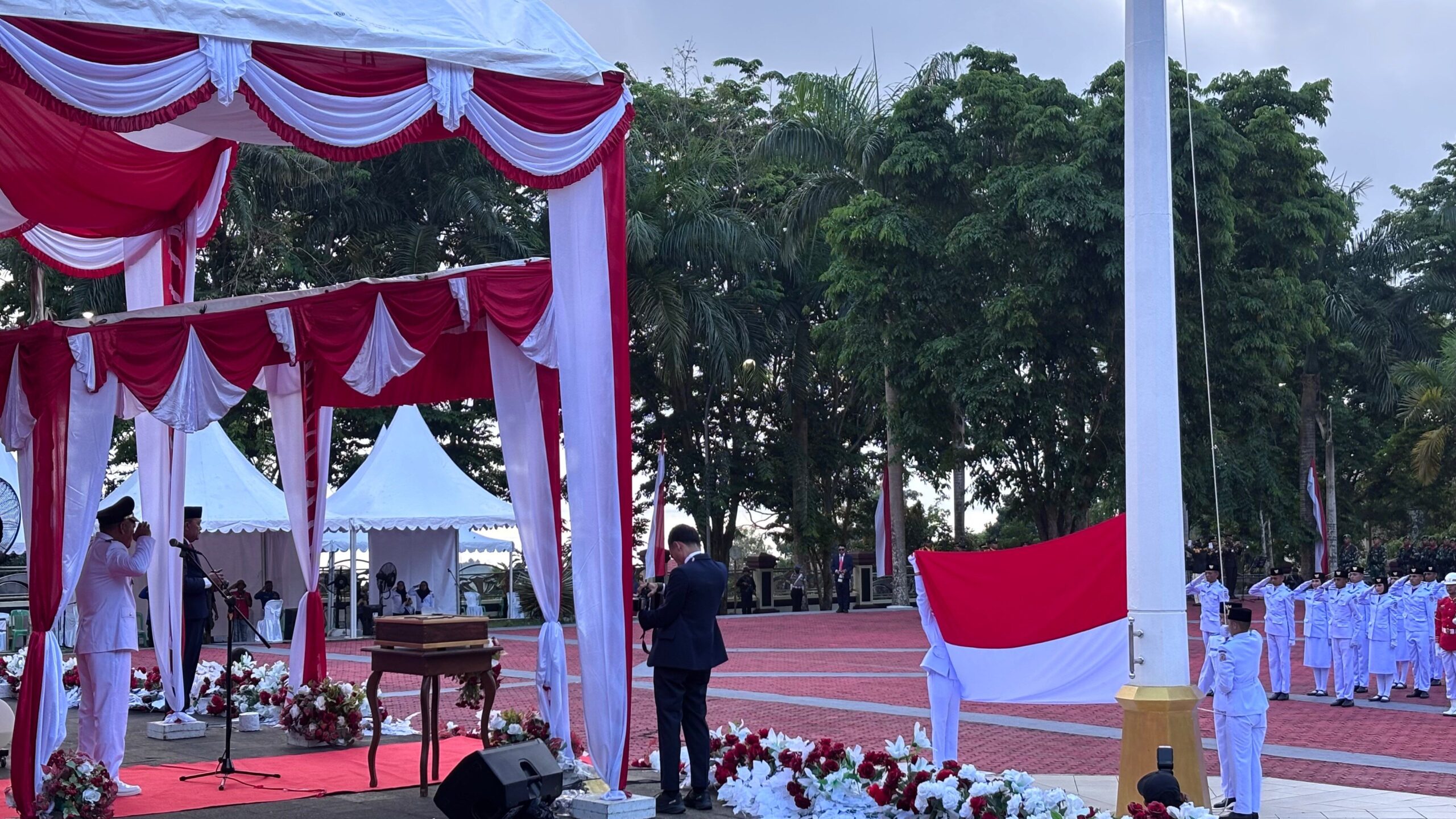 Wakil Gubernur Malut Jadi Irup Penurunan Bendera Pusaka Di Sofifi